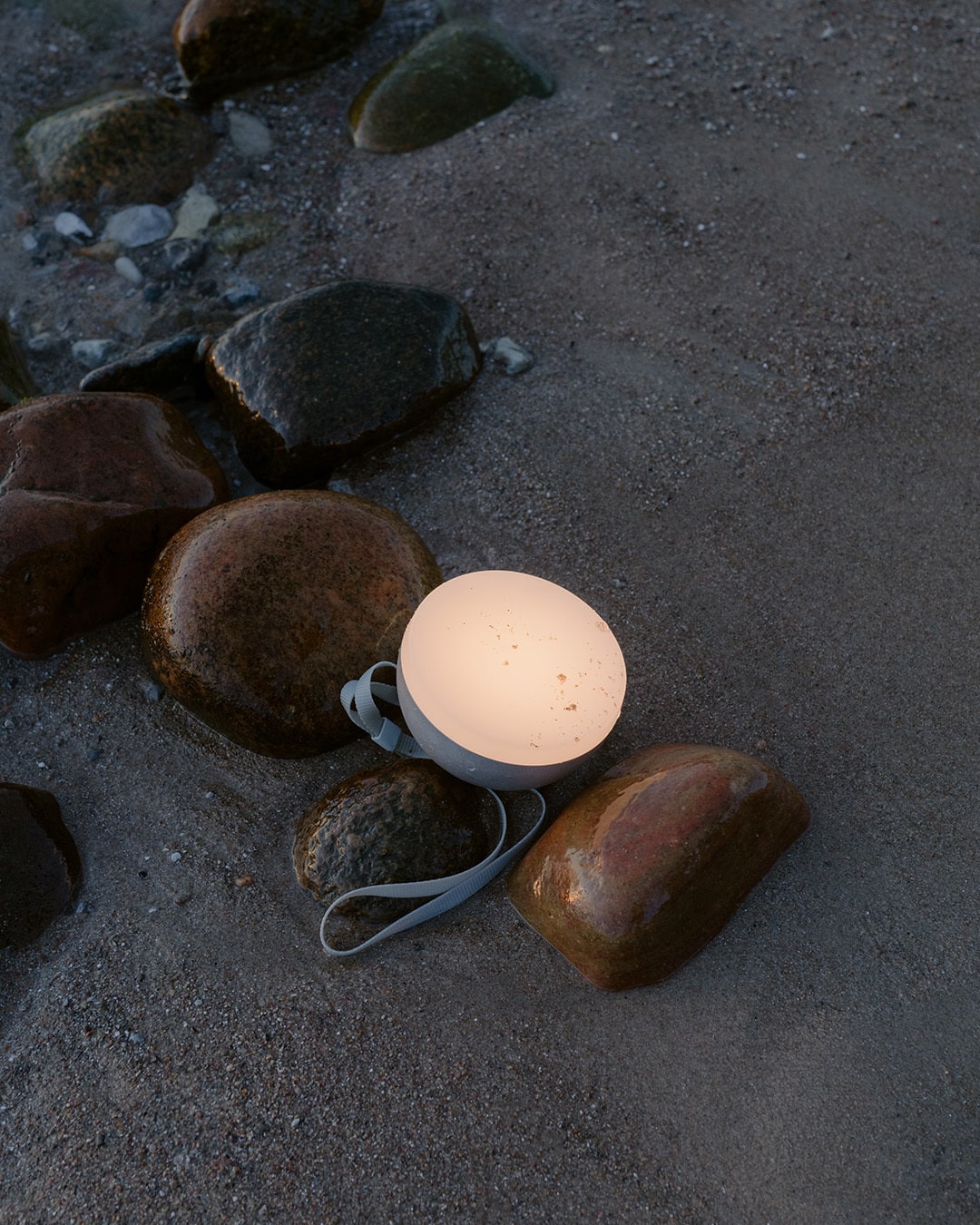 Портативная лампа New Works Sphere Adventure Light