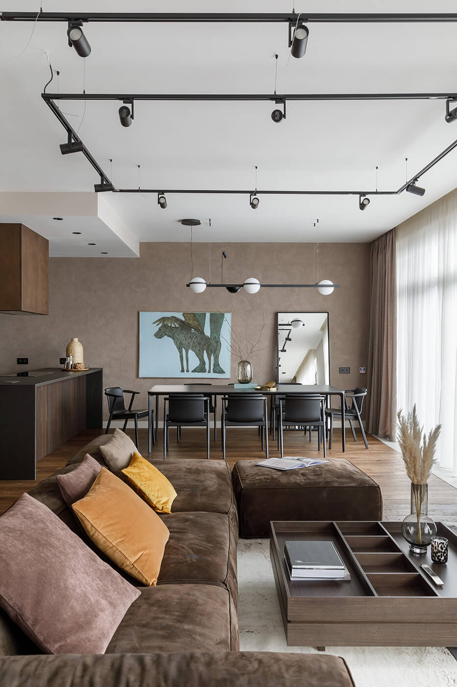 Обеденный стол Sovet Slim Rectangular, обеденные стулья Lema Bai Lu, подвесной светильник Vibia Palma