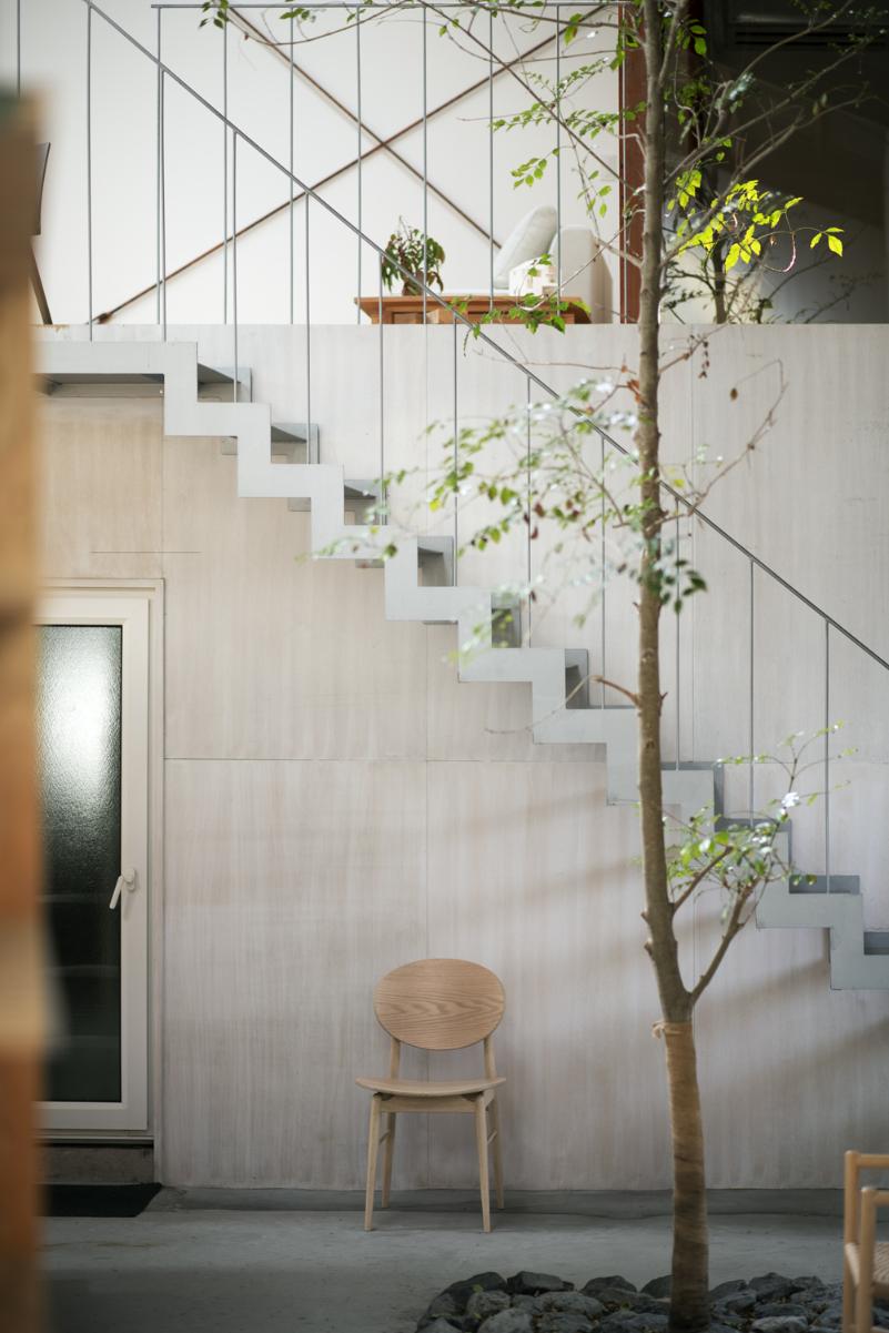 Стул Ariake Outline Chair